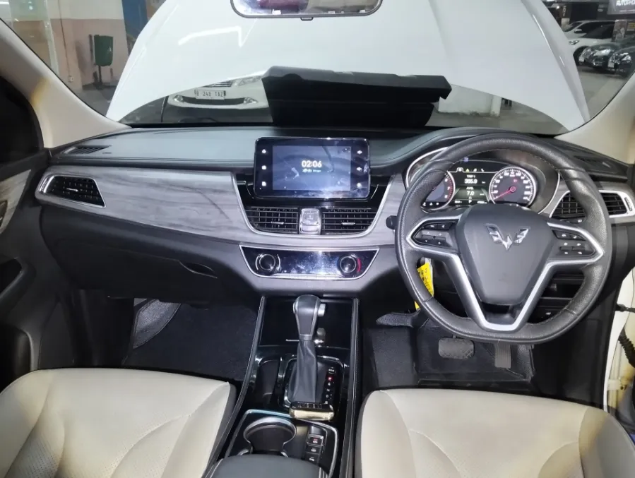 Foto Mobil Bekas Dashboard Wuling Cortez 1.5 L T Lux tahun 2022